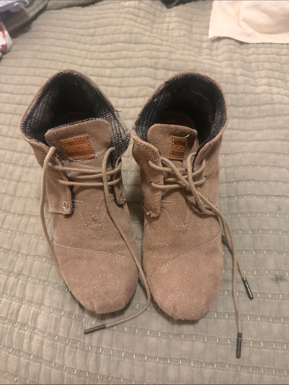 Toms Kids Suede Lace-Up Sneakers in Tan